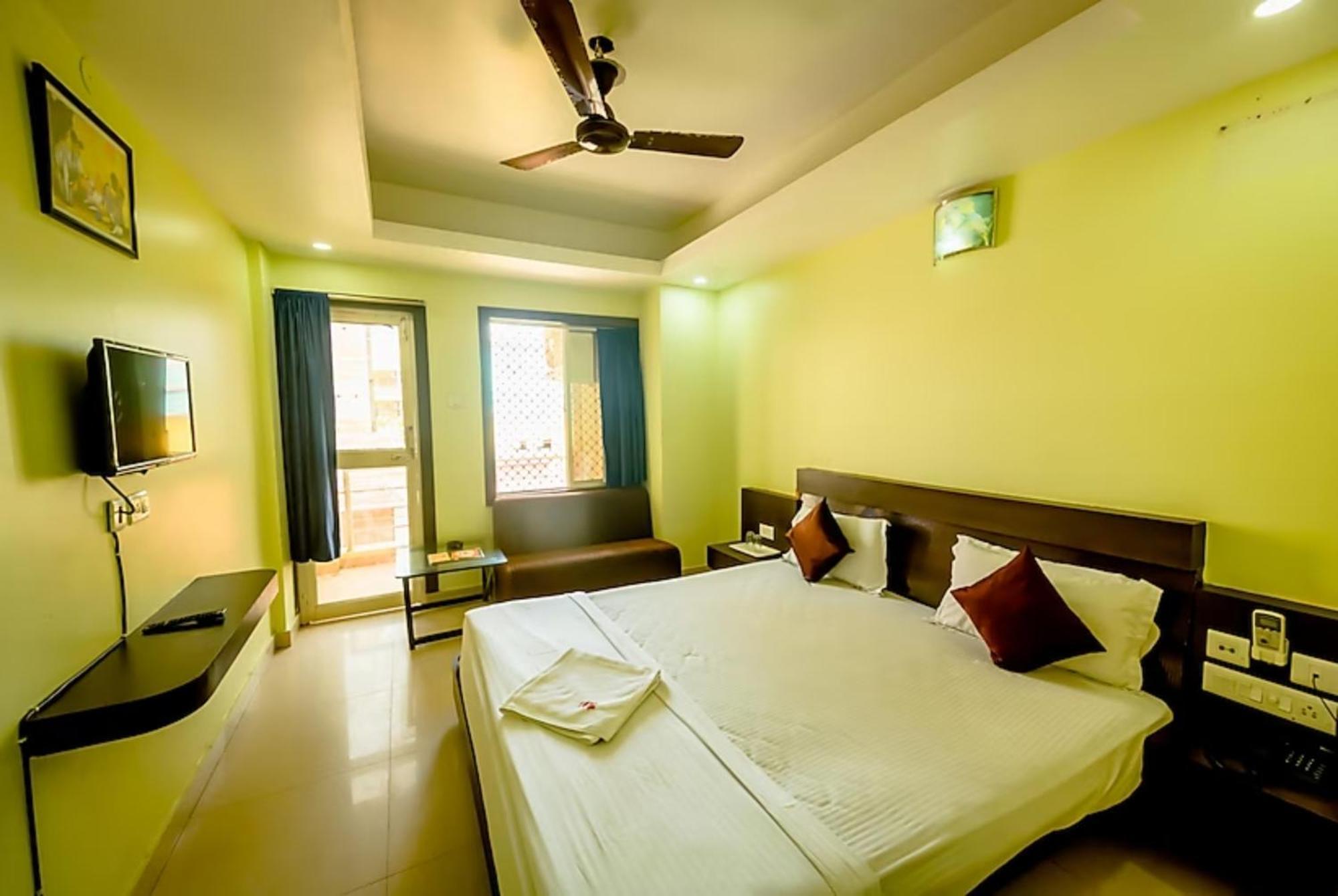 Deep Ganga Inn Near Sea Beach By Morservices Puri Ngoại thất bức ảnh